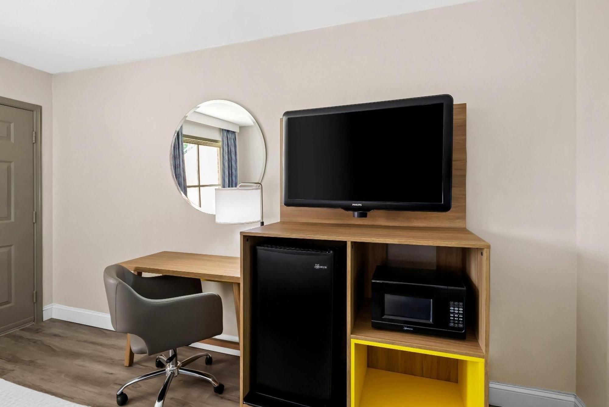 Days Inn By Wyndham Petersburg/South Fort Lee Esterno foto