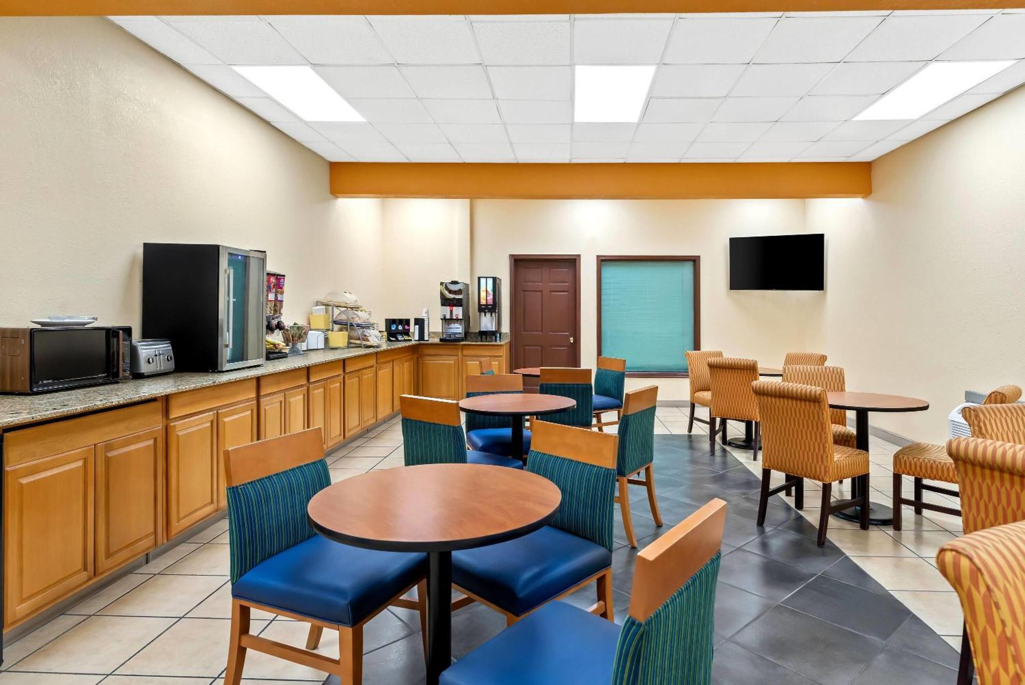 Days Inn By Wyndham Petersburg/South Fort Lee Esterno foto