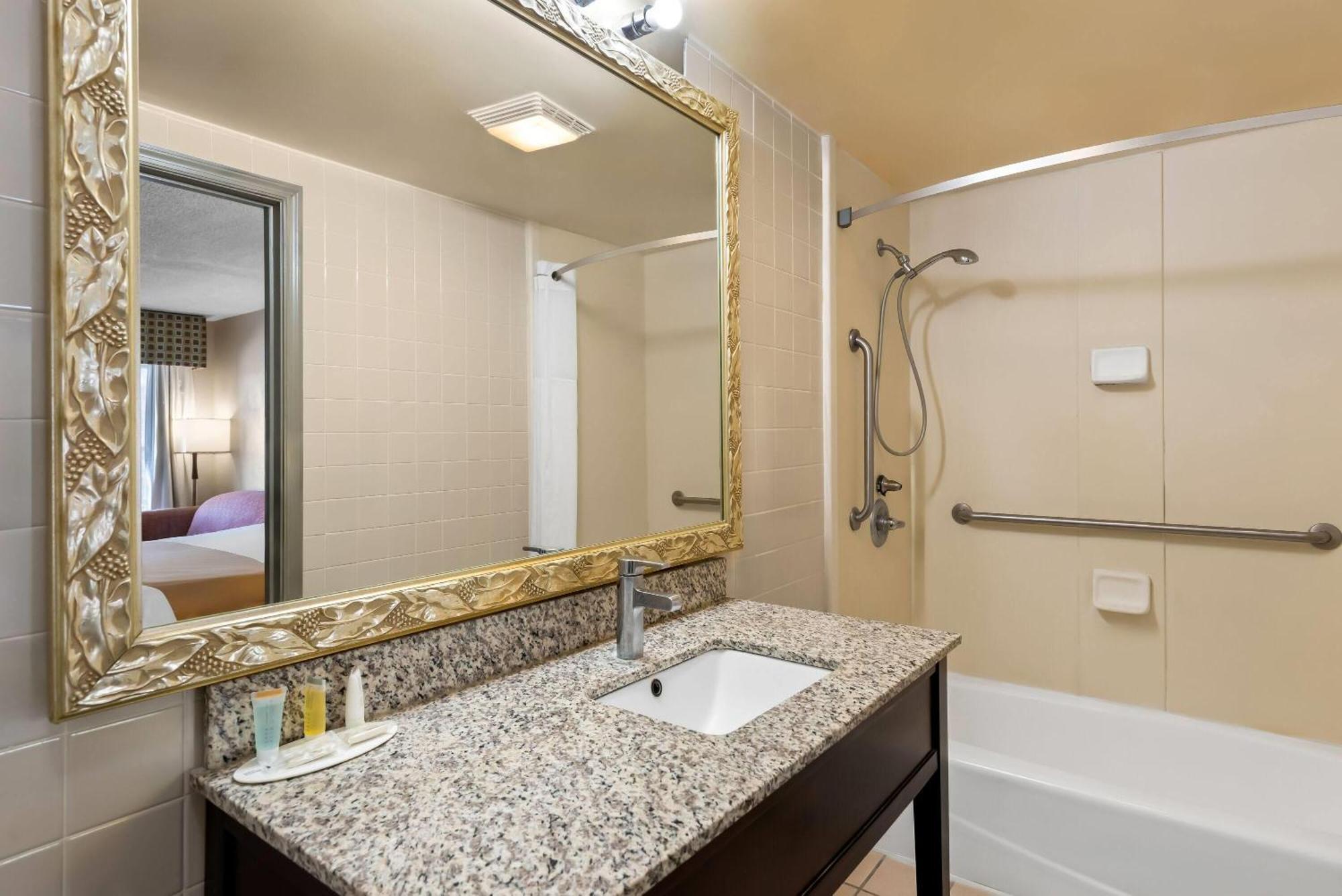 Days Inn By Wyndham Petersburg/South Fort Lee Esterno foto