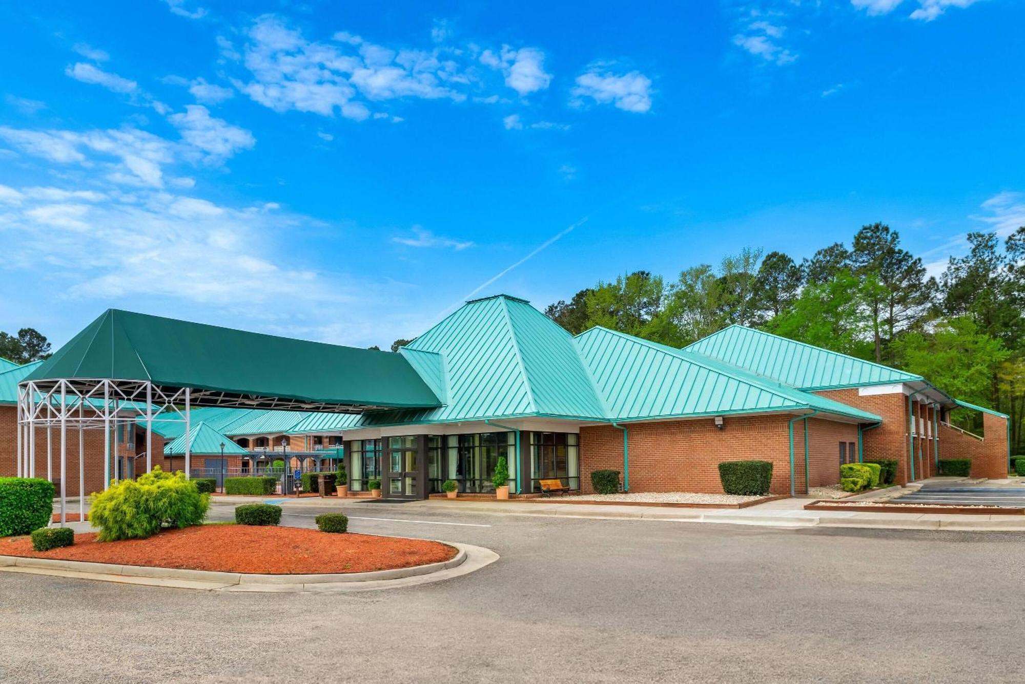Days Inn By Wyndham Petersburg/South Fort Lee Esterno foto