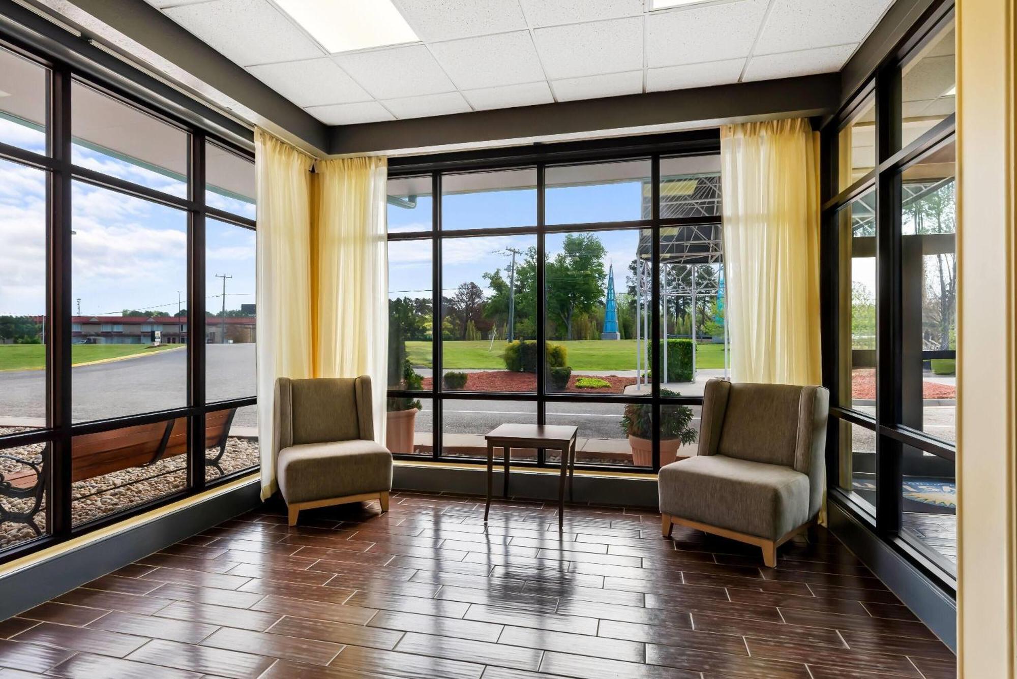Days Inn By Wyndham Petersburg/South Fort Lee Esterno foto