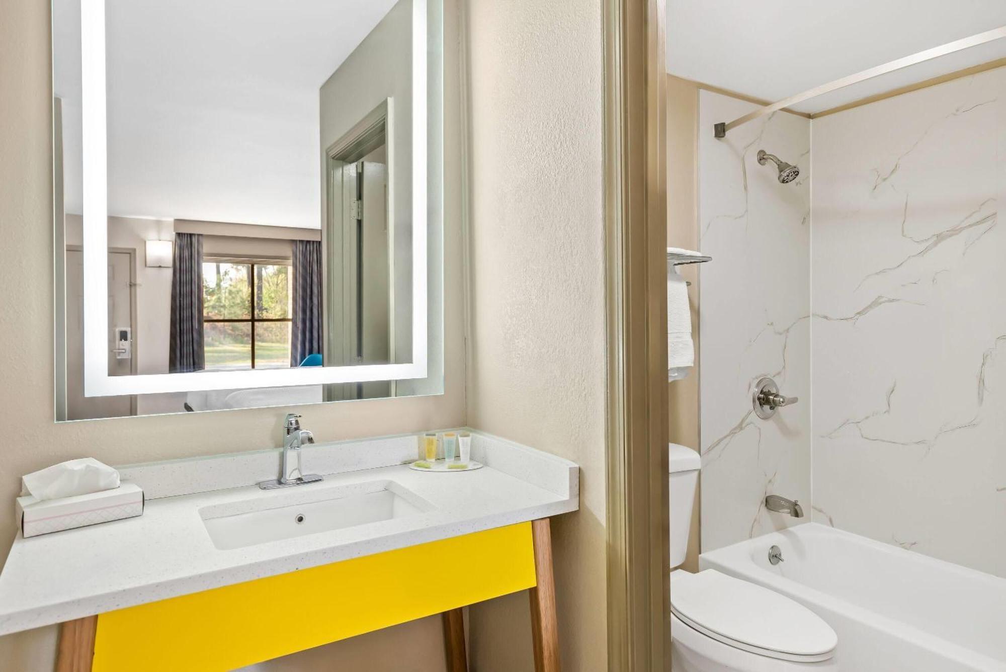 Days Inn By Wyndham Petersburg/South Fort Lee Esterno foto