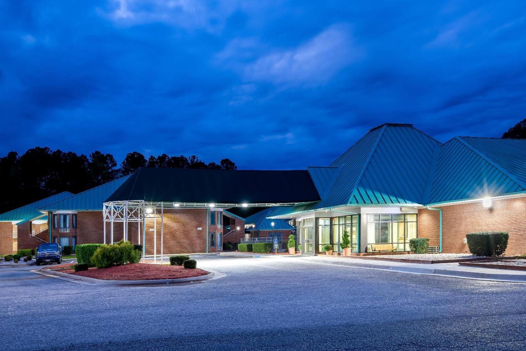 Days Inn By Wyndham Petersburg/South Fort Lee Esterno foto